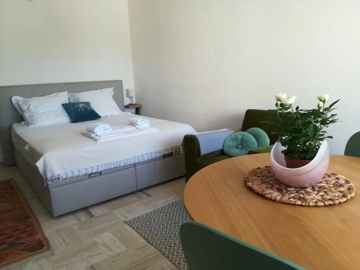Studio Calme Et Tres Lumineux, Au Pied De Notre Dame De La Garde Marseille Apartment