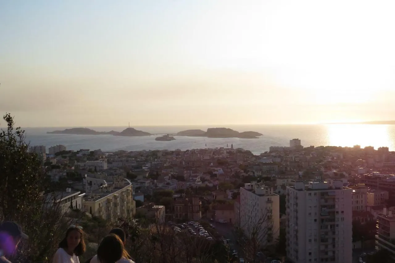 Apartment Studio Calme Et Tres Lumineux, Au Pied De Notre Dame De La Garde Marseille
