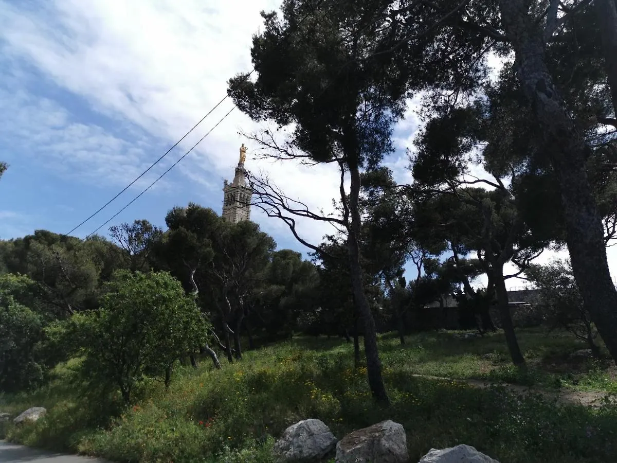Studio Calme Et Tres Lumineux, Au Pied De Notre Dame De La Garde Marseille France