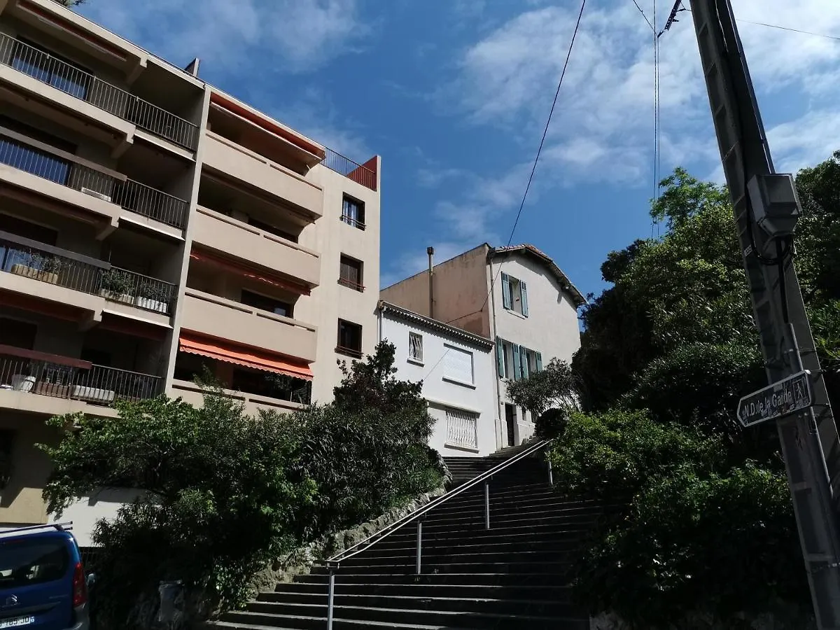 Studio Calme Et Tres Lumineux, Au Pied De Notre Dame De La Garde Marseille 0*,  France