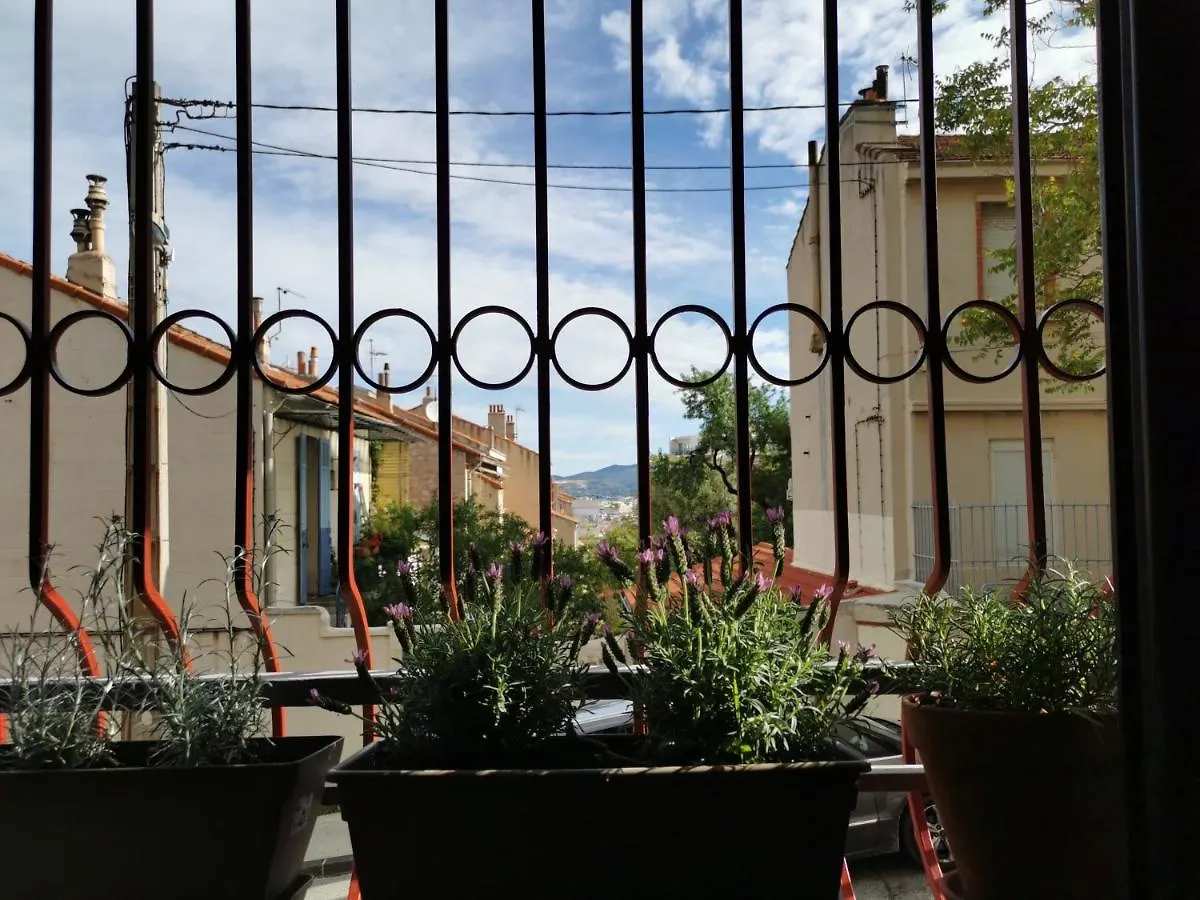 Studio Calme Et Tres Lumineux, Au Pied De Notre Dame De La Garde Marseille Apartment